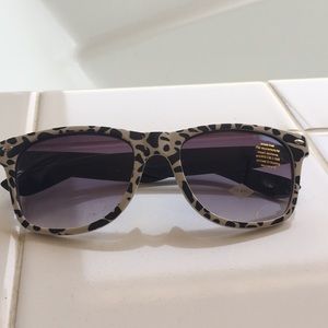 Animal print black and white sunglasses